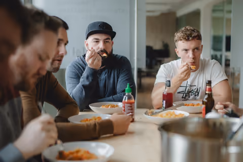 Gemeinsam kochen im Büro