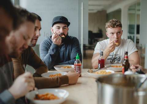 Gemeinsam kochen in der Mittagspause blog image